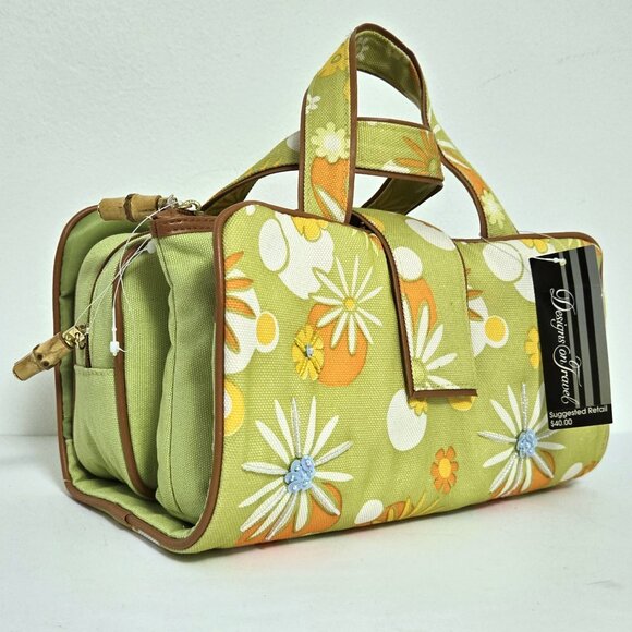 Share 3 Piece Wrap-Around Toiletry Bag Set w/Hanging Makeup Bag - Picture 2 of 4